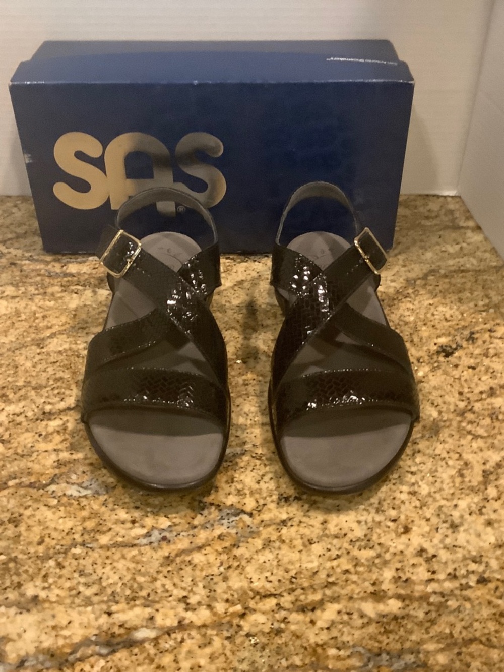SAS Black Patent Leather Sandals 9M. Laguna Weave Nero.